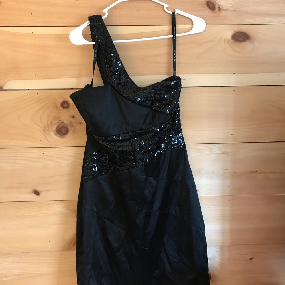 One shoulder dress